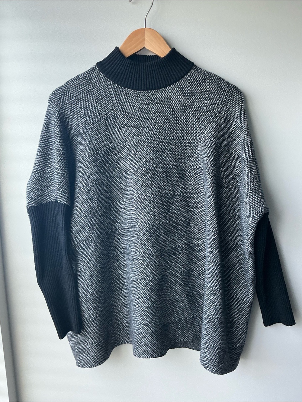 Women’s Geometric Black and White Sweater